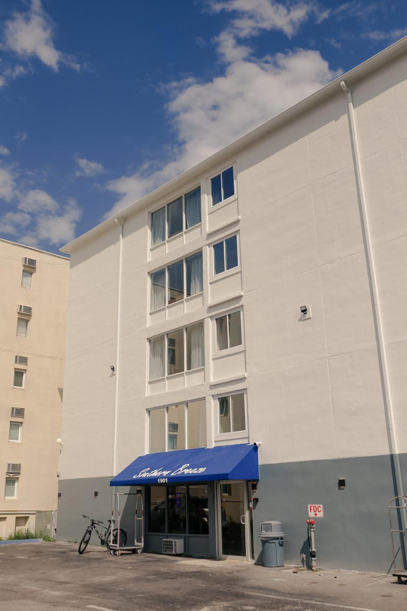 Southern Breeze Ocean Front Hotel شاطئ ميرتل المظهر الخارجي الصورة